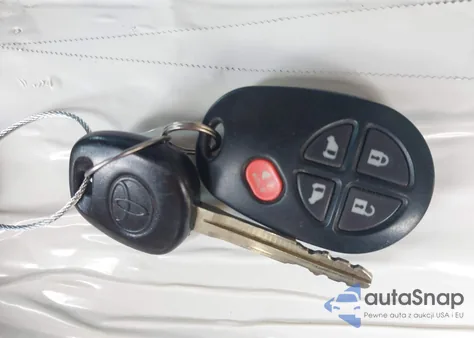 2017 Toyota Sienna Le 8 Passenger from USA, damaged, VIN 5TDKZ3DC0HS842138